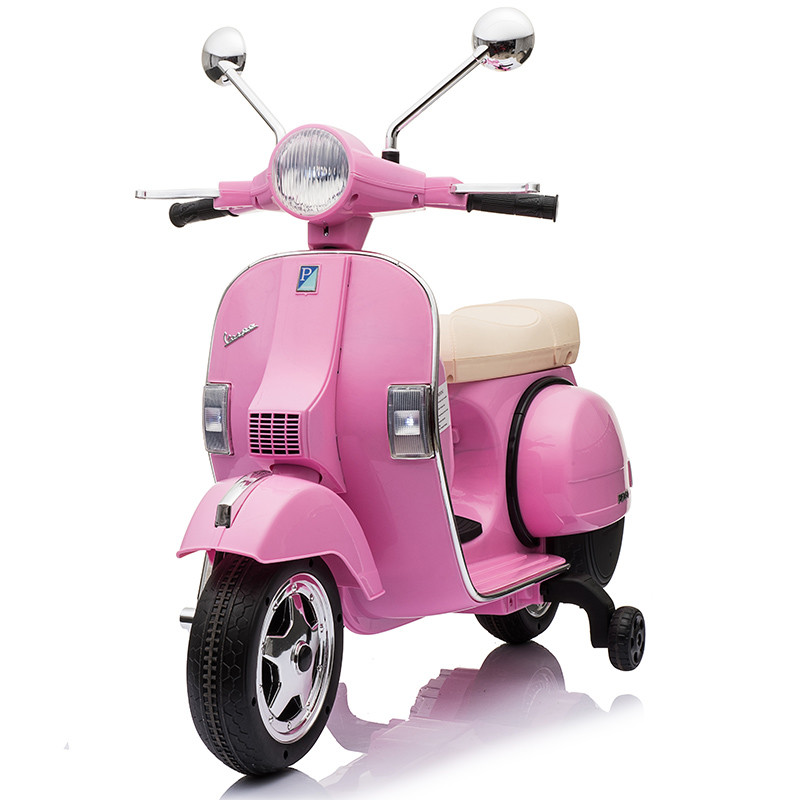 Xe máy có thể sạc lại cho trẻ em Vespa đi trên xe máy