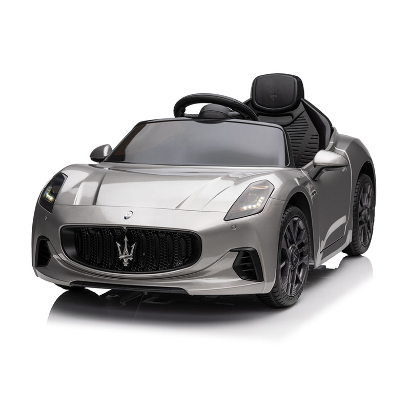 Lái xe Maserati được cấp phép